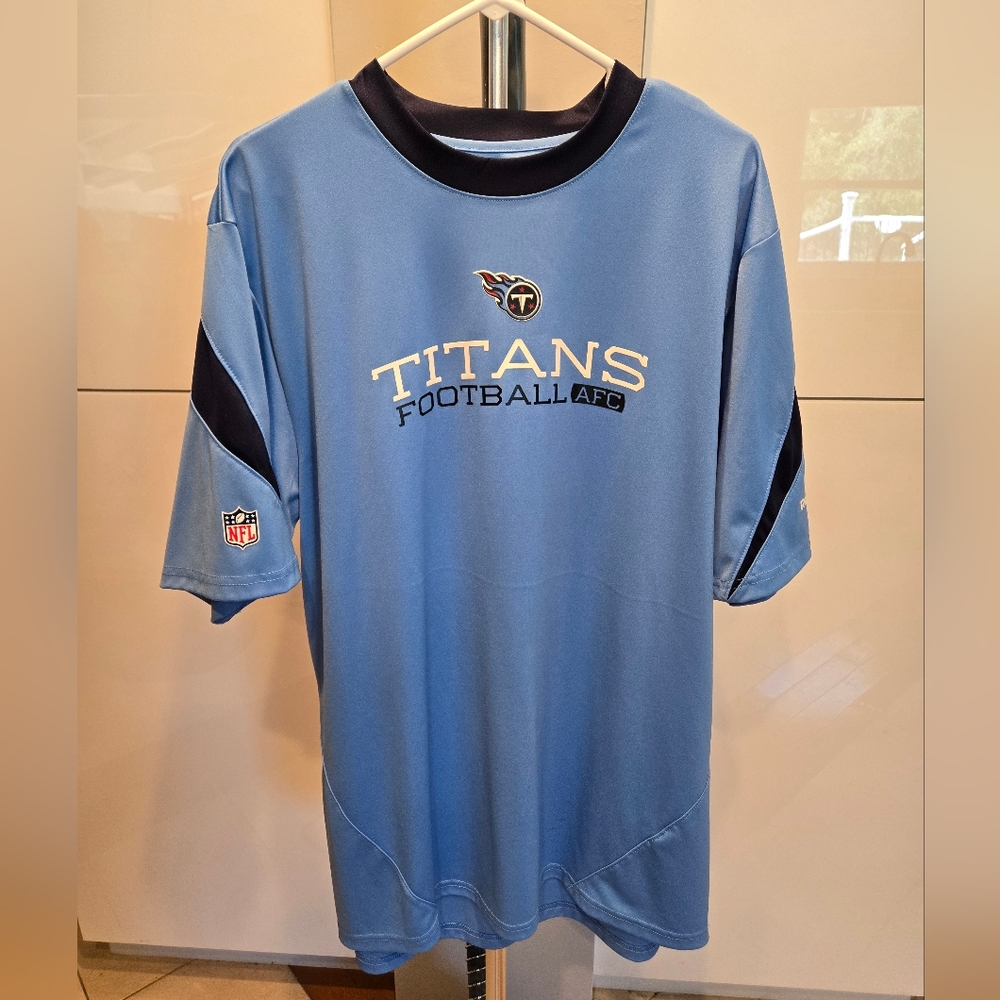 Tennessee Titans Football Blue T-shirt Size L But Fits More Like XL